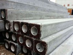 它是用的聚乙烯的塑料当做它的芯材