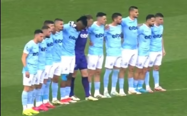 两队为足坛名宿默哀一分钟却传错信息，甘切夫