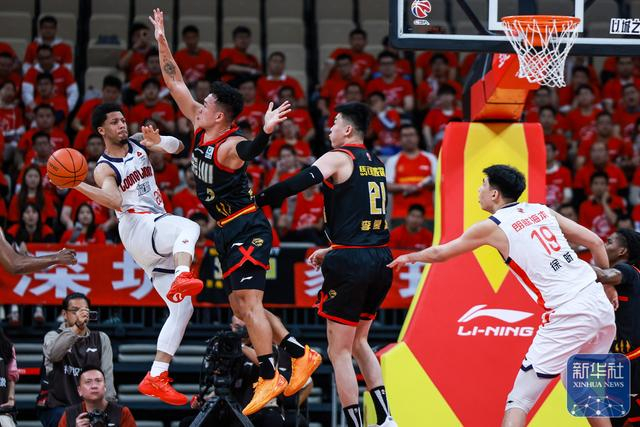 CBA常规赛第26轮：深圳主场97-96力克广州