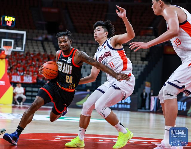 CBA常规赛第26轮：深圳主场97-96力克广州