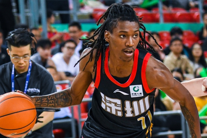 史密斯准绝杀助深圳逆转广州终结三连败