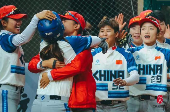 浙江队33-6大胜江苏队 首届垒球联赛圆满收官